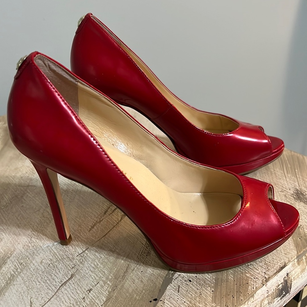 Ivanka Trump red pumps.